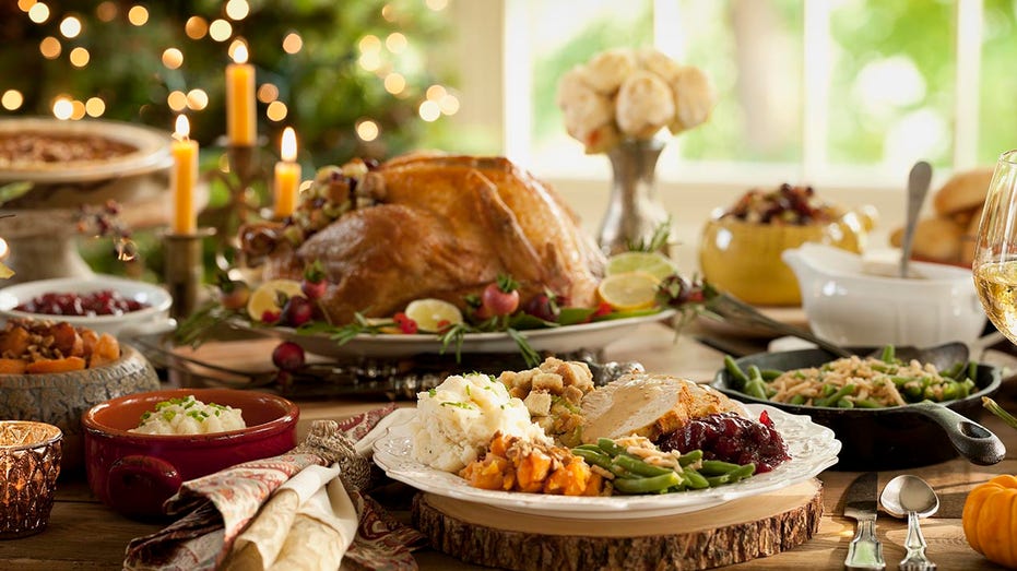 elegant Thanksgiving table