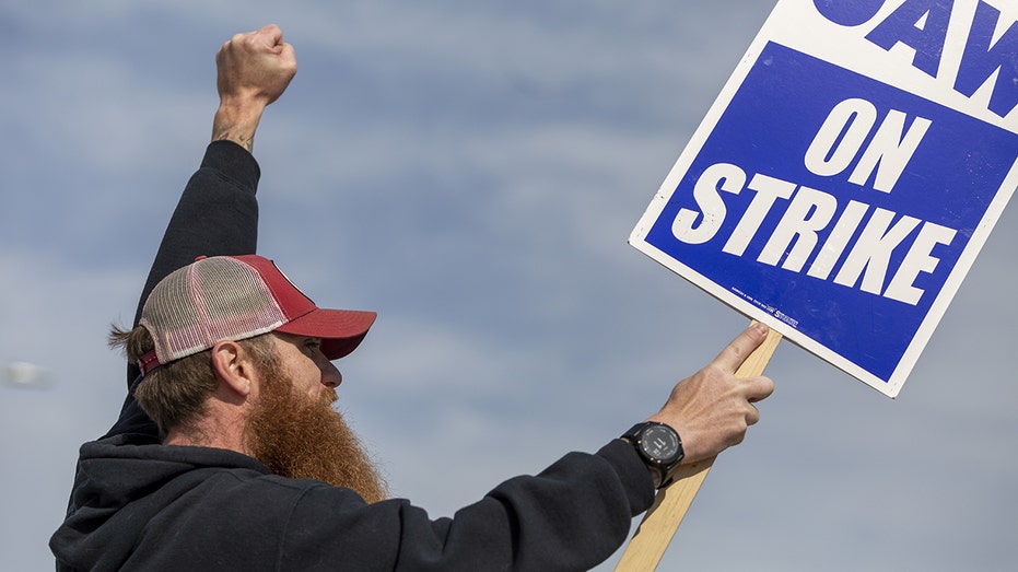 John Deere UAW strike