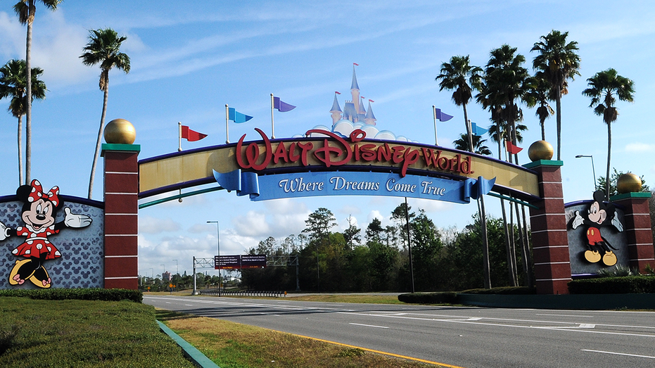 The entrance to Disney World 