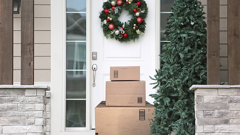 ¿Estás esperando un regalo de Navidad?  La FTC advierte sobre notificaciones de envío falsas y estafas de facturas