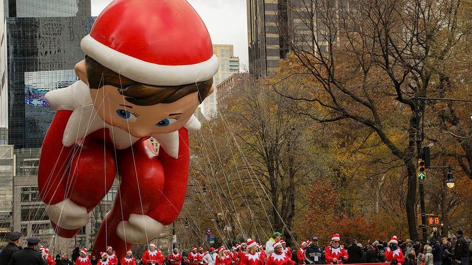 Macy's Parade 2019 Elf