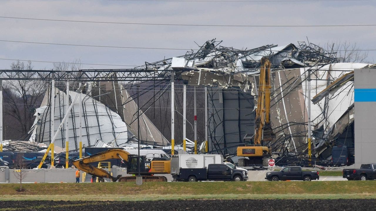 Amazon to rebuild Illinois warehouse after deadly tornado