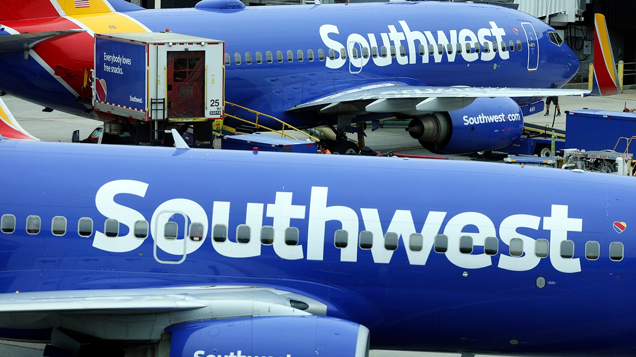 Southwest Airlines passenger jumps from taxiing plane at Phoenix airport – Fox Business