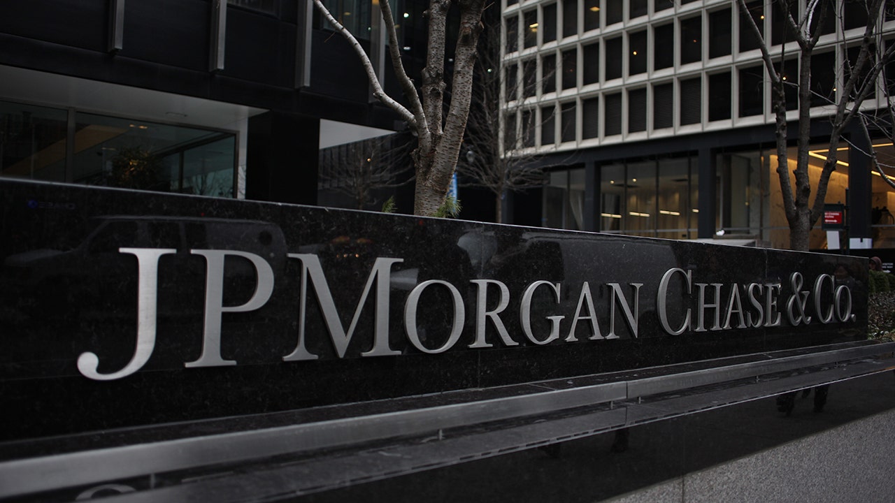 JPMorgan, Citi employees start 2022 with teleworking