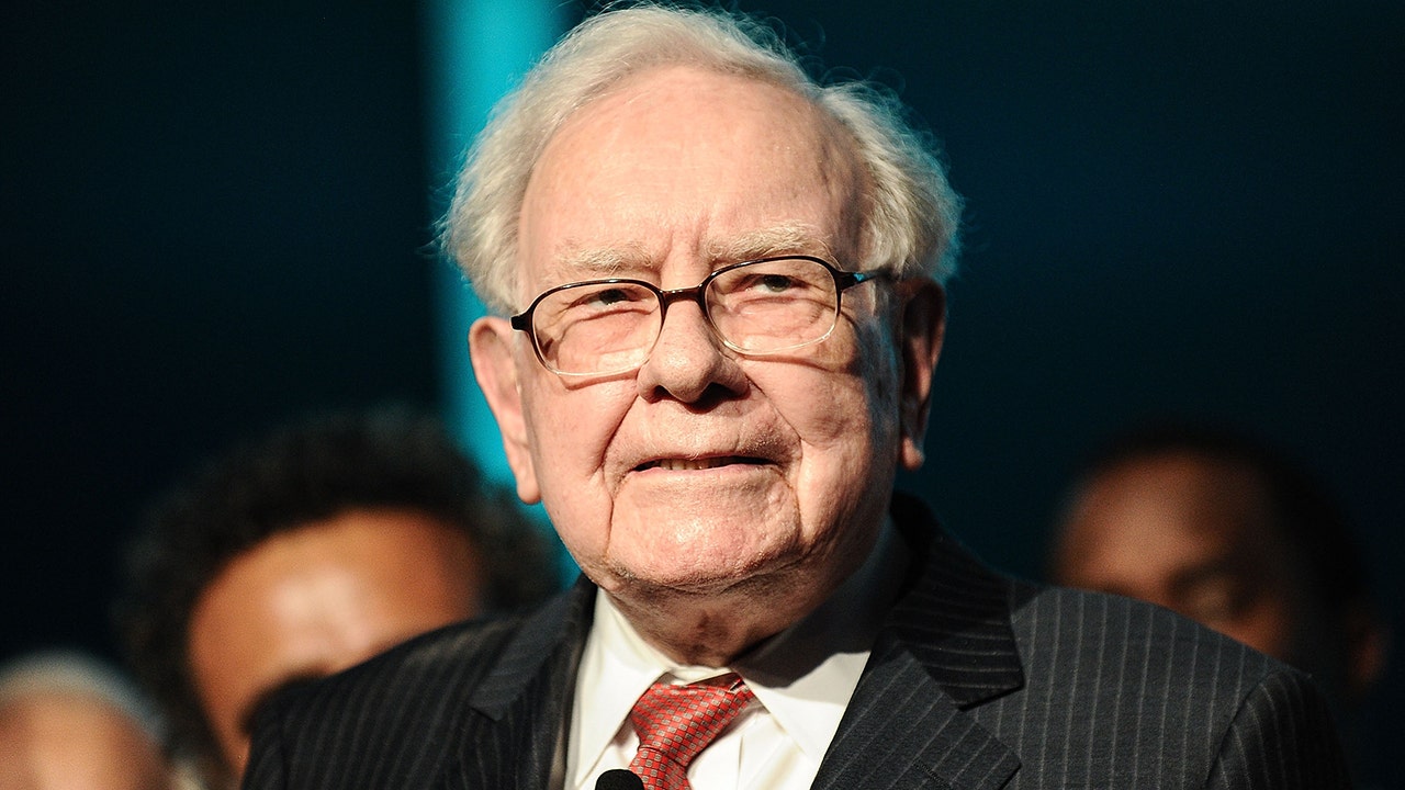 Warren Buffett talks banking crisis with Biden team - Fox Business