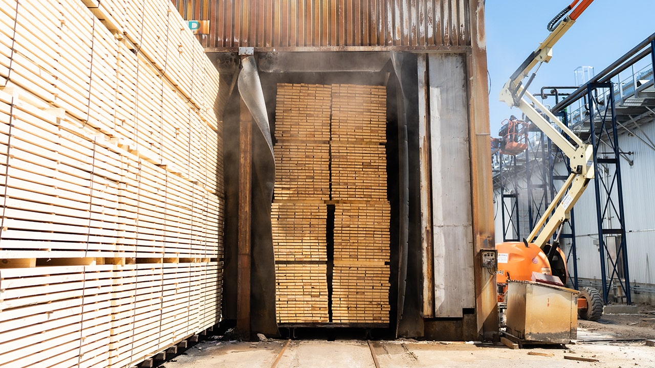 ECON Lumber prices are on the rise again Timebomb 2000