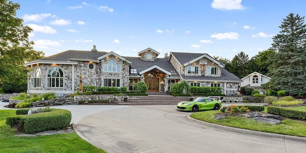 Eminem's former Michigan estate on the market for $3.23M - Vimarsana News