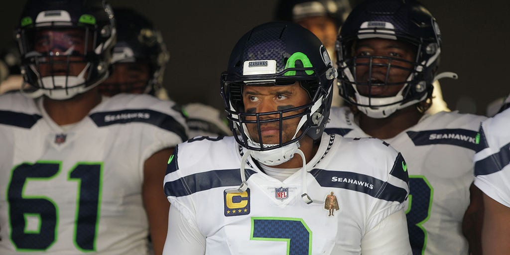 Seahawks QB Russell Wilson Named Walter Payton NFL Man Of The Year