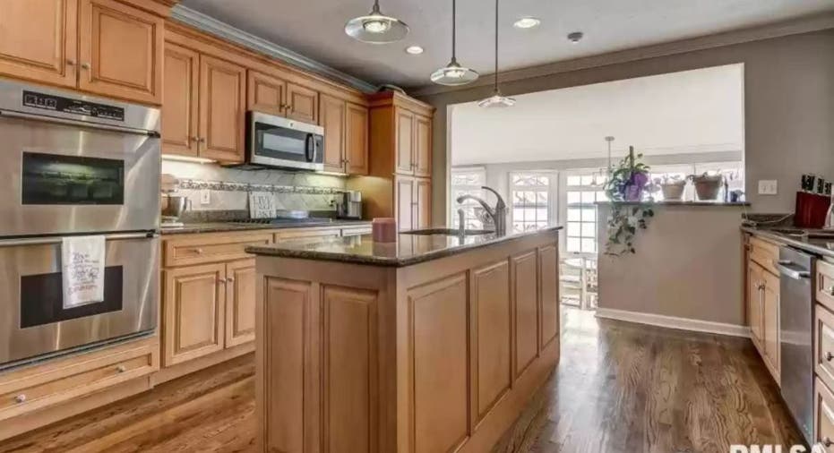 Springfield Illinois Real Estate What You Can Get For 1 4 Million   Virginia Kitchen 