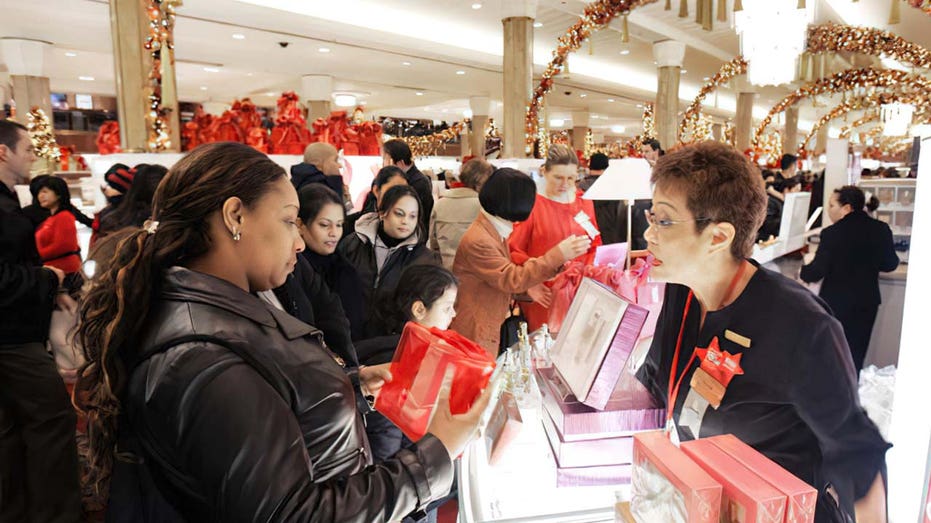 Last-minute holiday shoppers