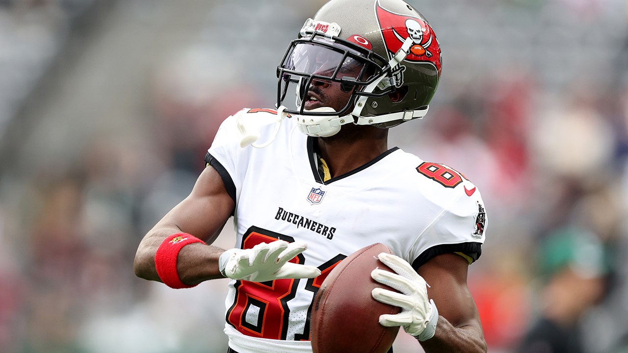 Antonio Brown s glove from Bucs outburst hits auction block Fox Business