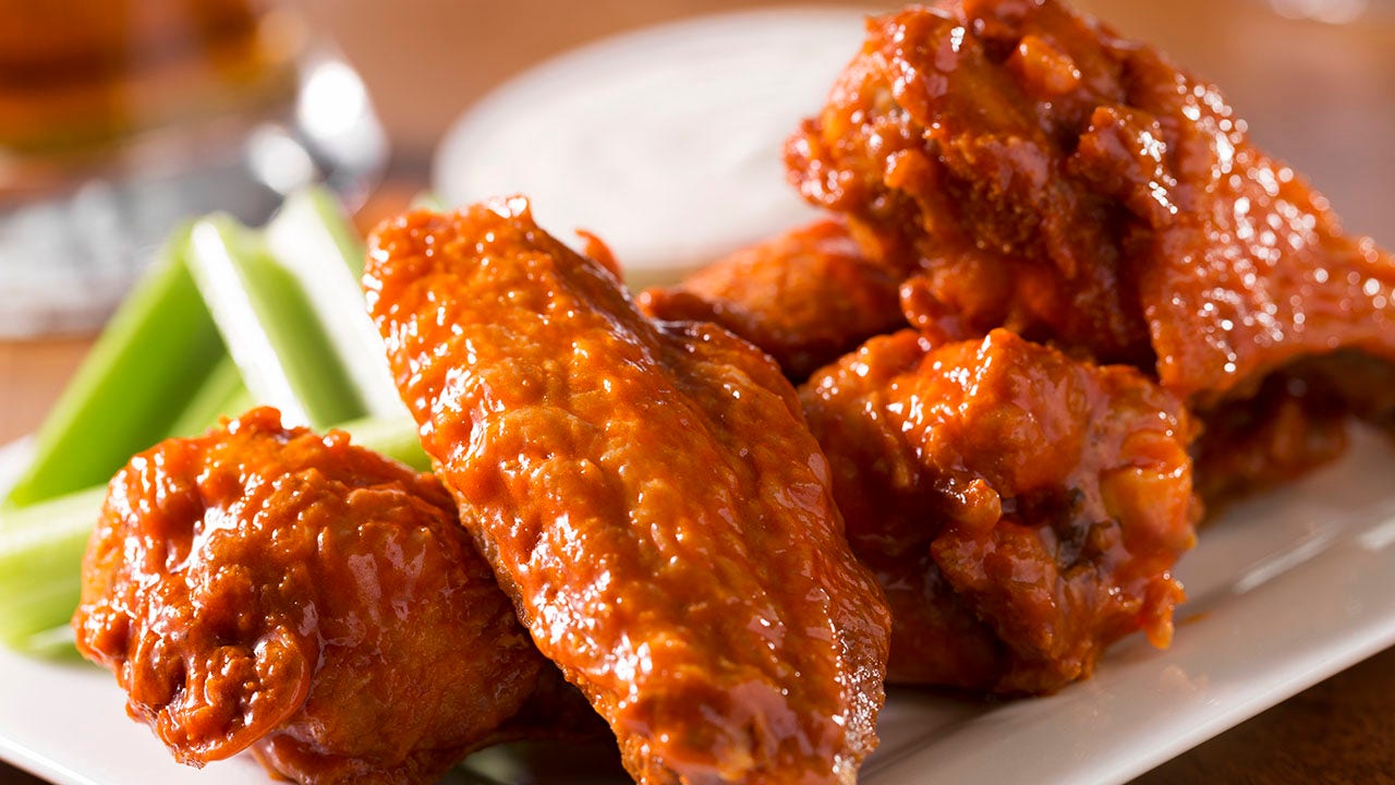 Wingstop CEO, 치킨 윙 가격 인하, 경기 침체로 인한 회사 이익