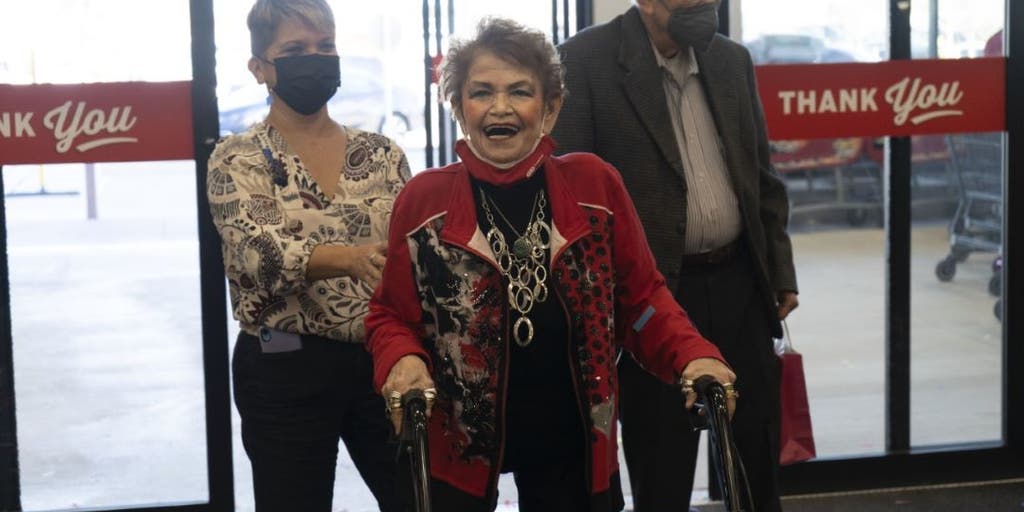 84-year-old great-grandmother celebrated as H-E-B's longest working employee - Vimarsana News