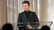 Warner buys David Bowie's music catalog