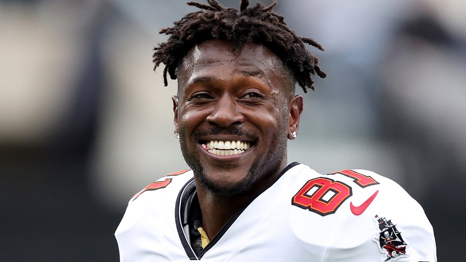 Antonio Brown of the Tampa Bay Buccaneers warms up prior to the game against the New York Jets at MetLife Stadium on Jan. 2, 2022, in East Rutherford, New Jersey.