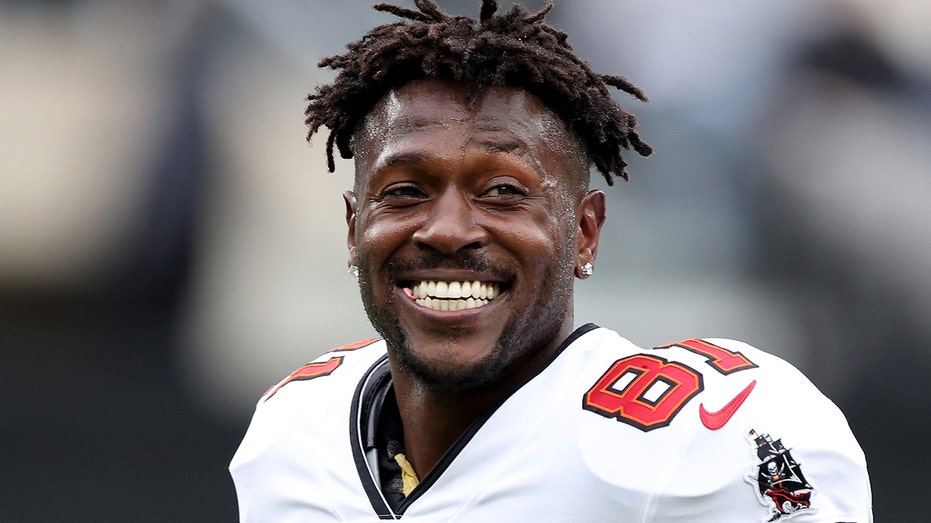 Antonio Brown of the Tampa Bay Buccaneers warms up prior to the game against the New York Jets at MetLife Stadium on Jan. 2, 2022, in East Rutherford, New Jersey.