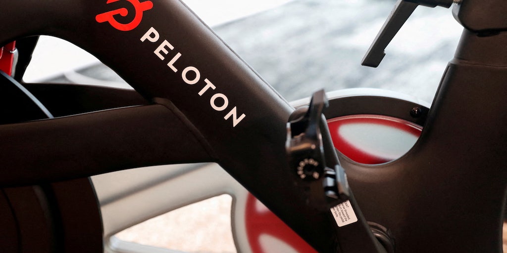Peloton sales plummet, shares skid - Vimarsana News