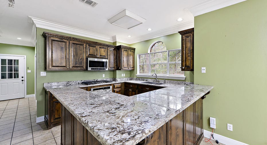 Kitchen 17317 River Place