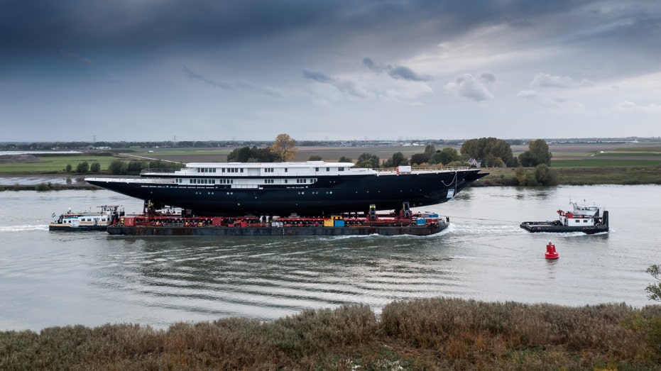 Bezos Yacht Holland Rotterdam Oceanco