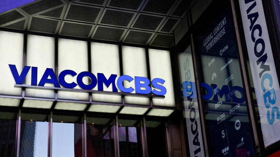 CBS, ex-chief Les Moonves to pay $30.5 million for insider trading 2 viacom cbs