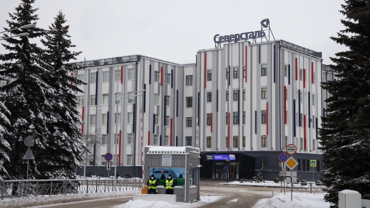 모스크바가 제재를 심화하면서 채무 불이행 위기에 처한 러시아 철강 대기업