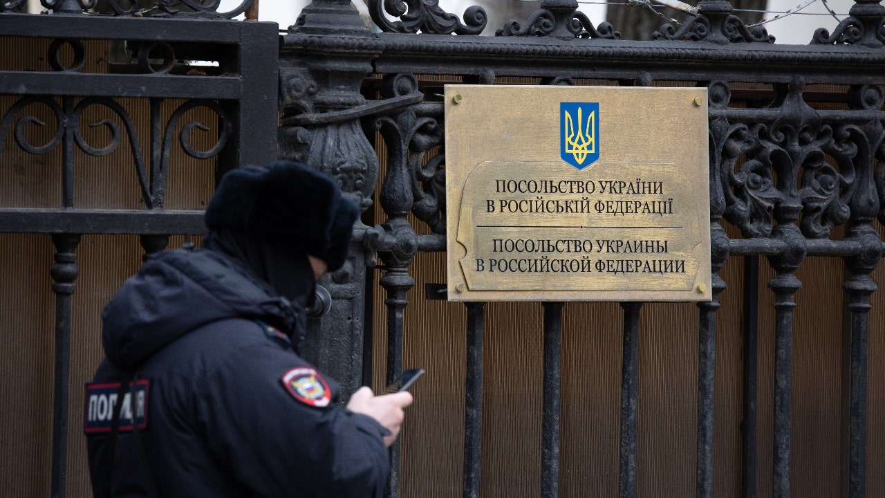 Russian agents threaten Google, Apple representatives with prison time: report Russian agents threaten Google, Apple representatives with prison time: report