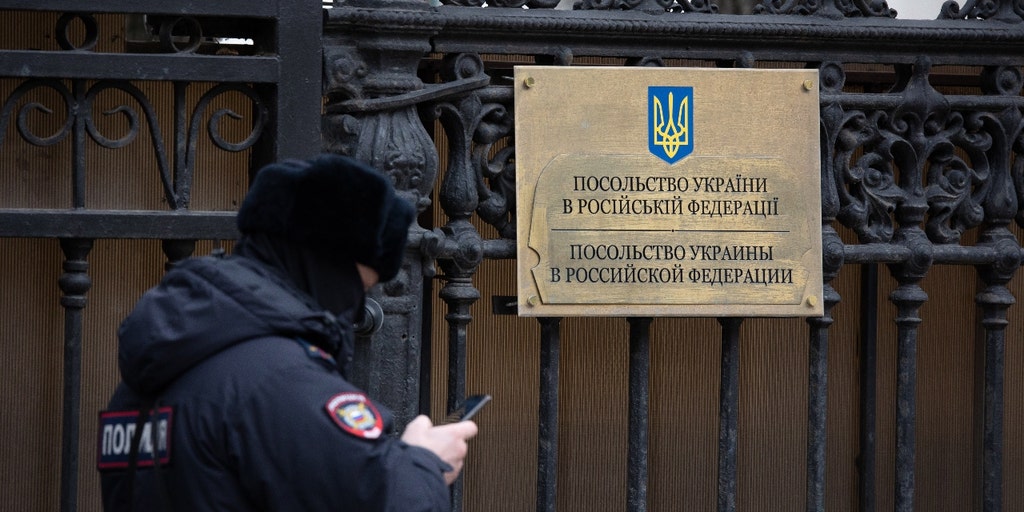 Russian agents threaten Google, Apple representatives with prison time: report - Vimarsana News