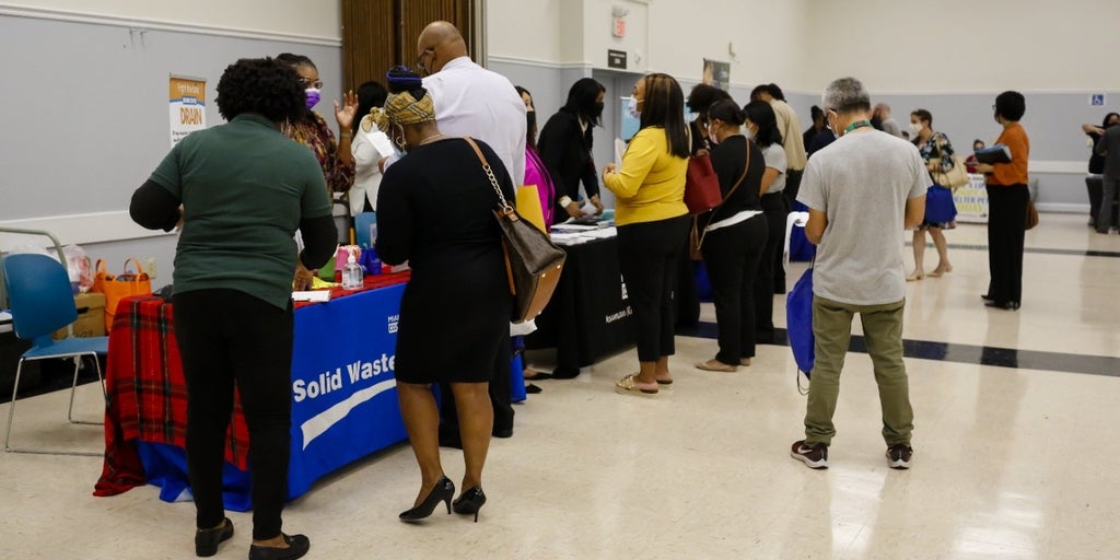 Jobless claims drop slightly, with 250,000 Americans filing for unemployment benefits - Vimarsana News
