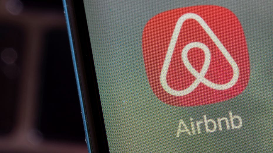 Airbnb app logo