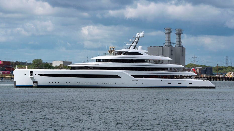 Usmanov Russia oligarch yacht