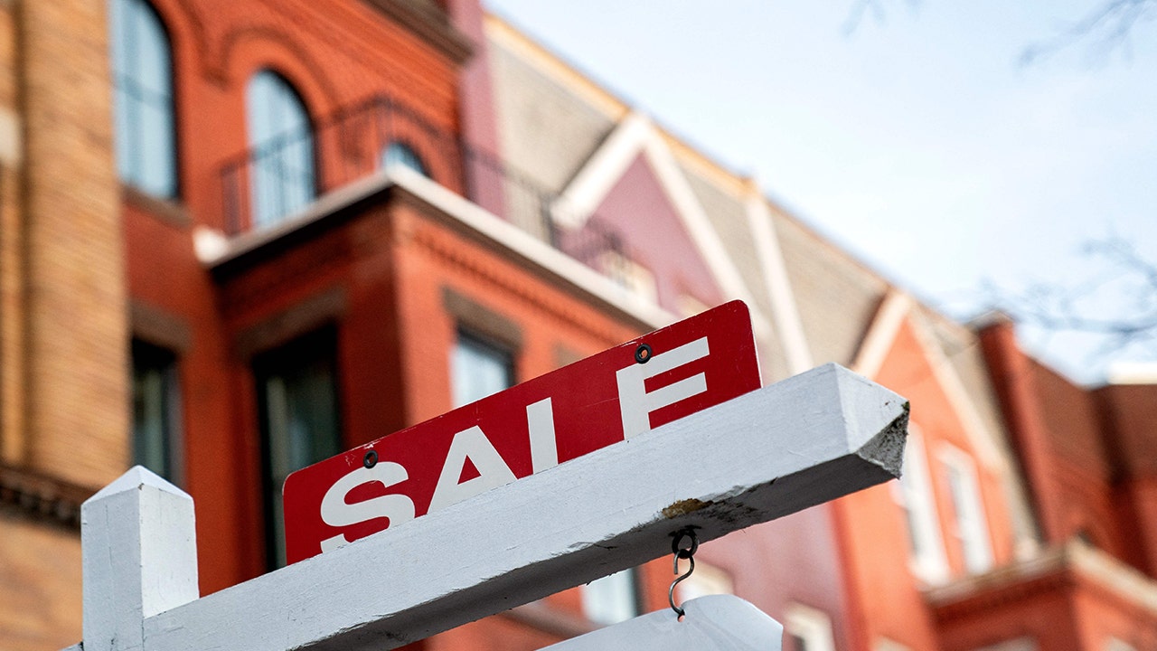 Real estate expert: Housing market ‘still strong,’ not as much of a ‘frenzy’ for buyers Real estate expert: Housing market ‘still strong,’ not as much of a ‘frenzy’ for buyers