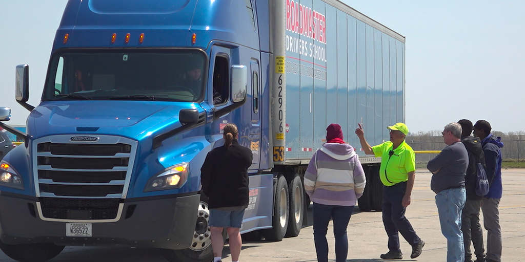 Fighting the trucker shortage: Higher pay and incentives lead to influx of trucking students - Vimarsana News