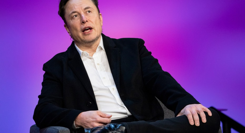 Elon Musk claims SEC settlement's tweet pre-approval requirement unlawfully muzzles his free speech