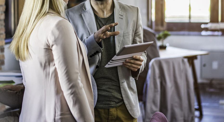 Man speaking to pregnant woman