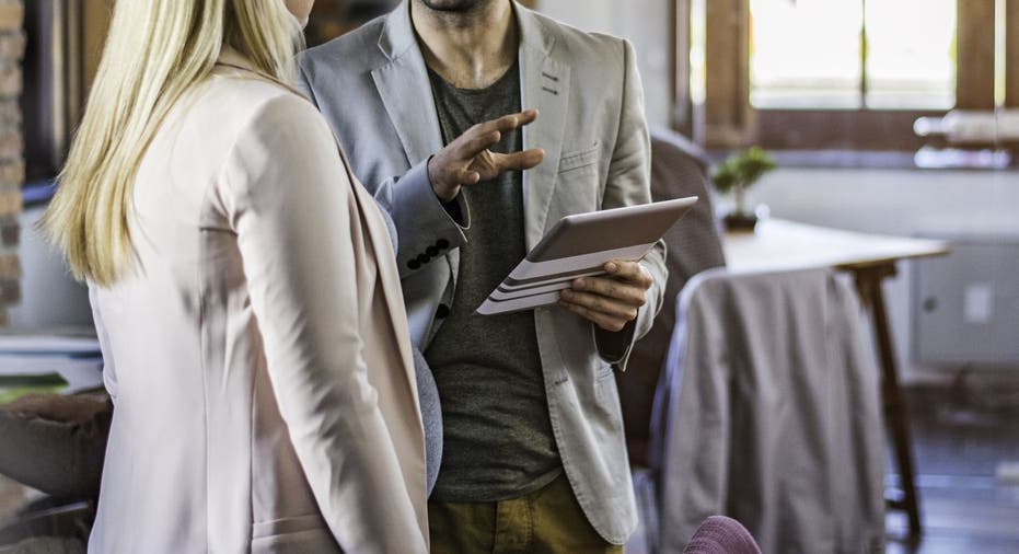 Man speaking to pregnant woman