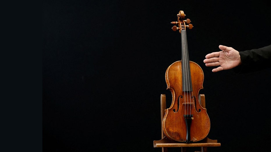 Violin made in 1736 by Bartolomeo Giuseppe Guarnerius