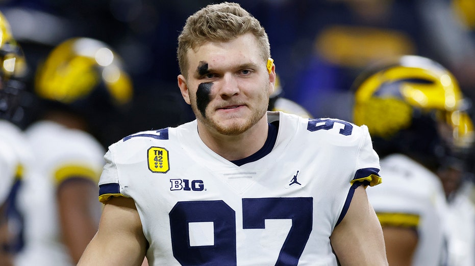 Michigan Wolverines defensive end Aidan Hutchinson