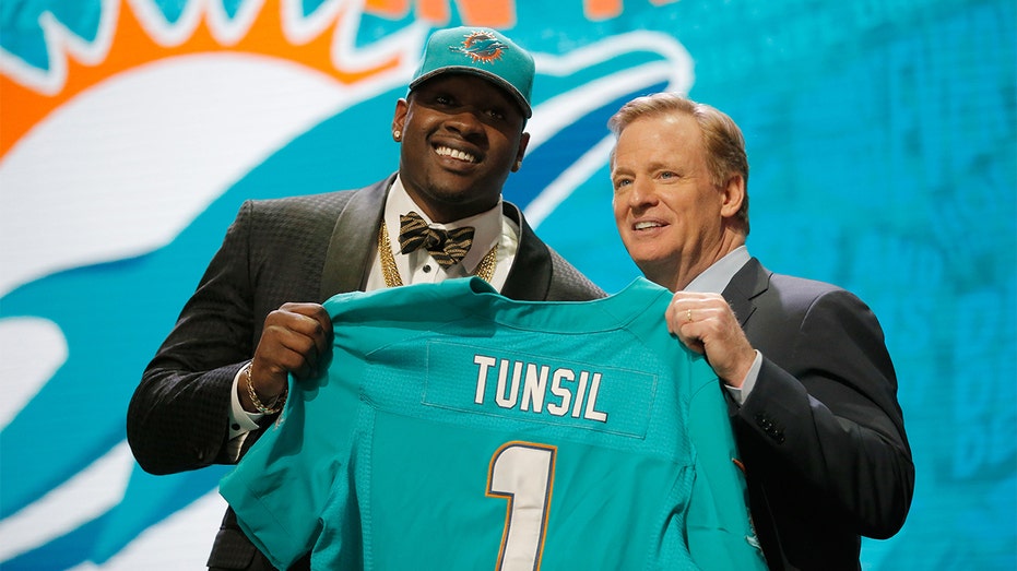 Laremy Tunsil selling infamous gas mask video as NFT