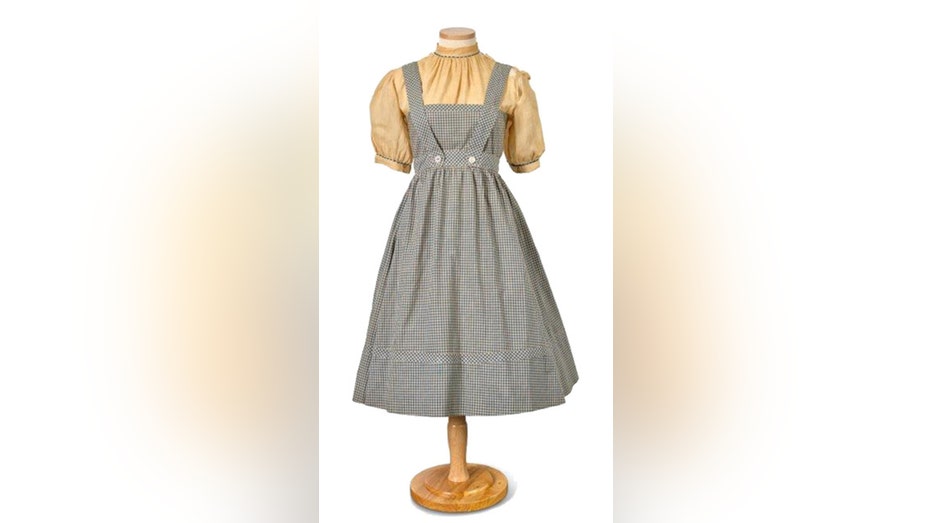 El vestido de Dorothy en 'El Mago De Oz' sale a subasta en Los