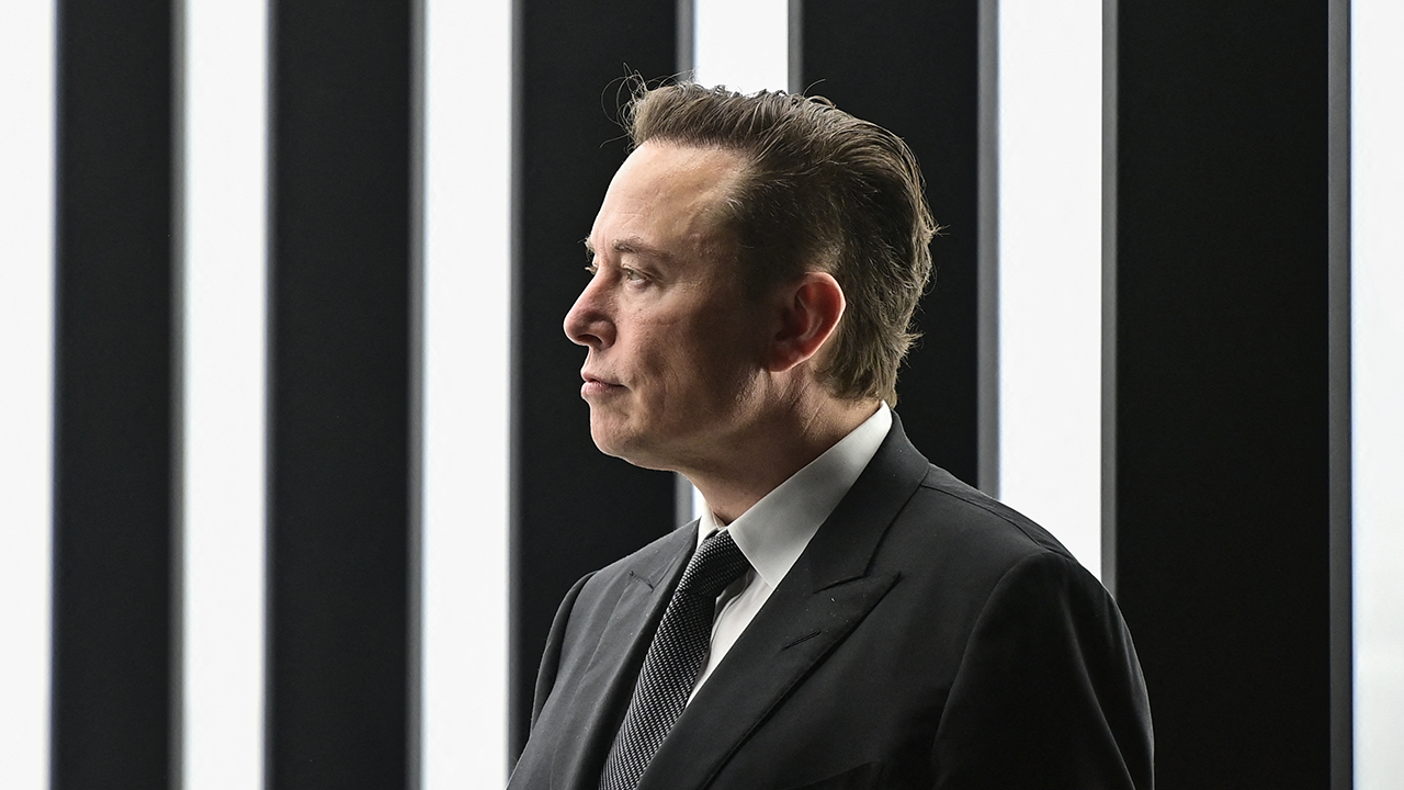 Musk challenges ‘liar’ who accused him of sexual misconduct to describe private parts – Fox Business