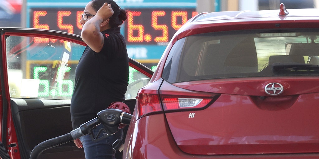 White House claims Americans save $420 million at the gas pump despite high prices - Vimarsana News