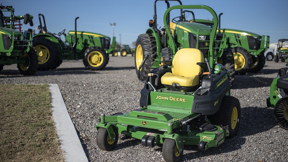 John deere deals riding mower battery