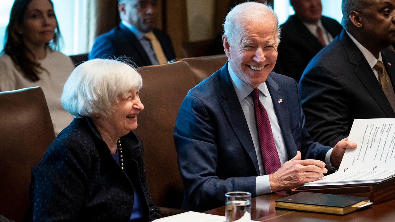 Biden's claim that Silicon Valley Bank bailout wouldn't cost taxpayers contradicts fiscal reality: economist - Fox Business