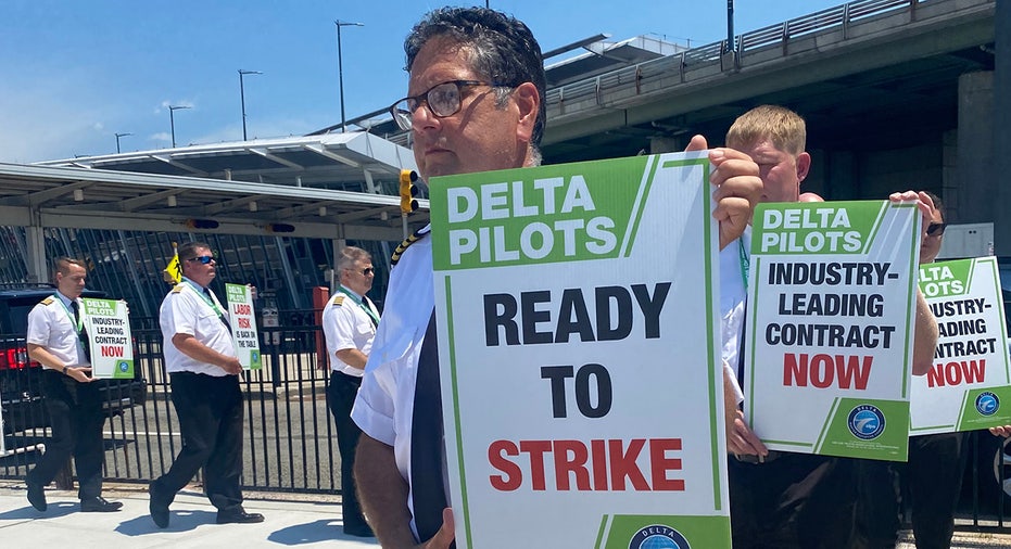 Delta pilots JFK