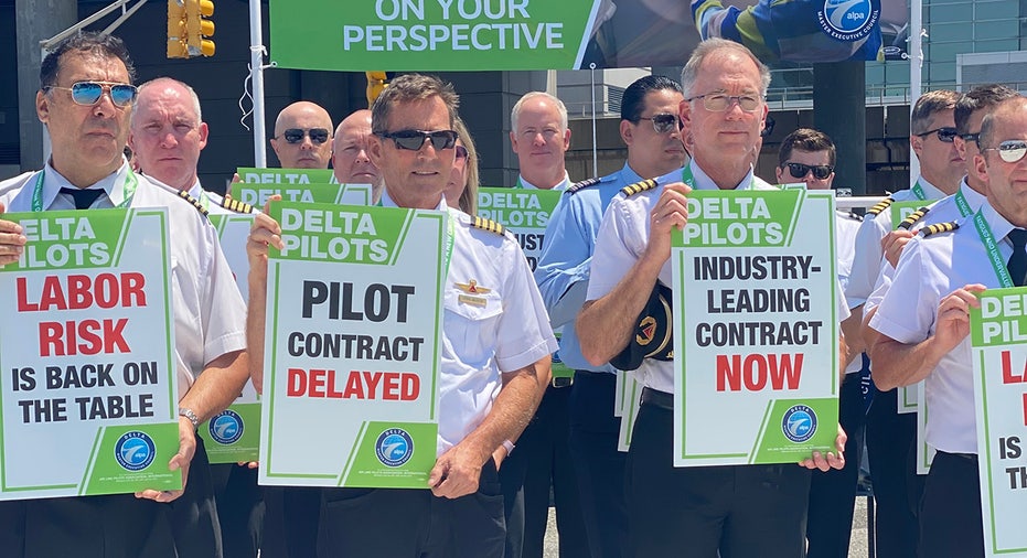 Delta pilots JFK