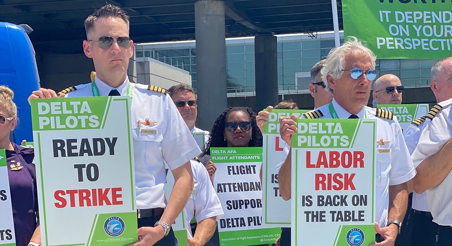 Delta pilots JFK