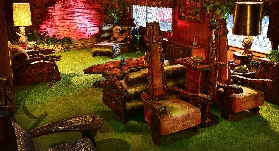 A green and red jungle-themed room with wood furniture
