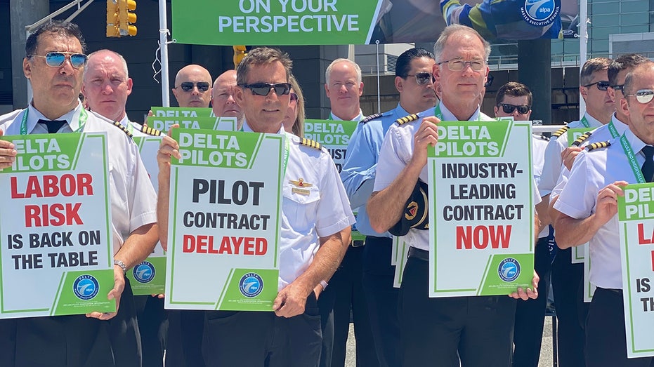 Delta pilots JFK