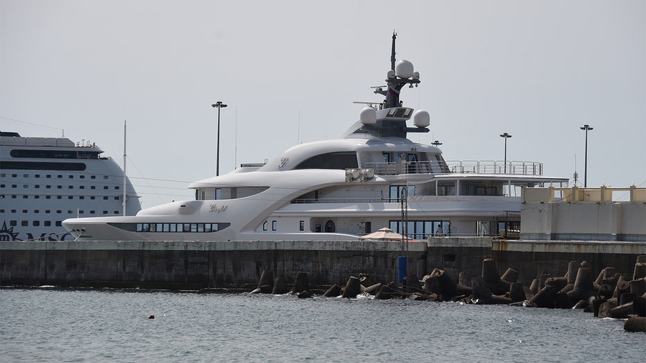 Putin-linked "Graceful" yacht in Sochi
