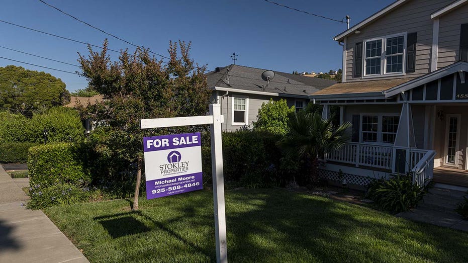 As housing cools, mortgage loan size falls